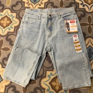 New never worn men’s wrangler five star premium 38x32 SMOKE FREE HOME